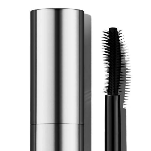 Tom Ford Extreme Badass Mascara in 01 Badass Black - Picture 3 of 5